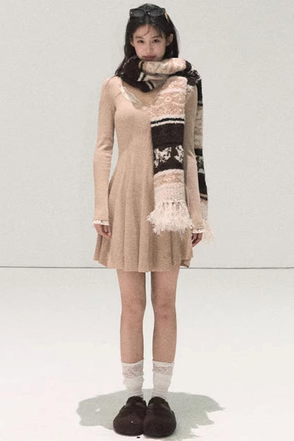 Gestreiftes Kleid mit Ballettkragen