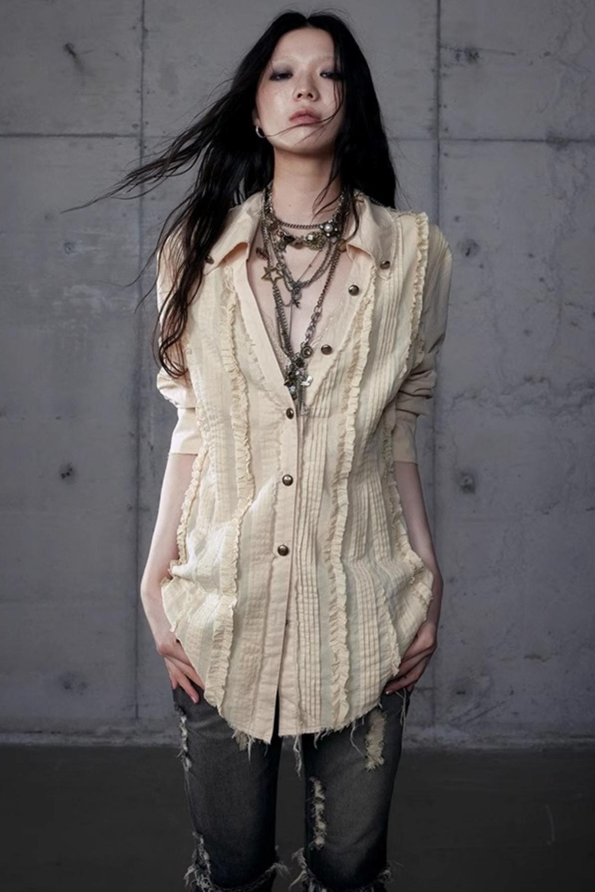 Vintage Lace V-Neck Bubble Sleeve Shirt