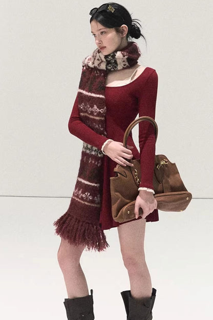 Gestreiftes Kleid mit Ballettkragen