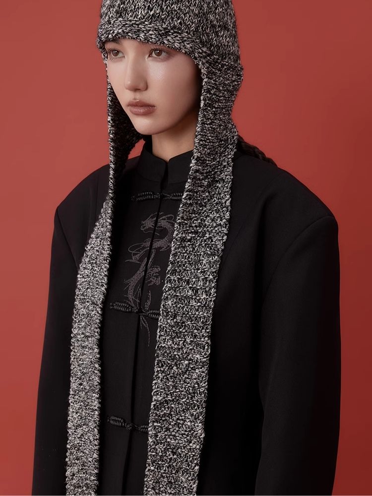 One-piece scarf knit hat