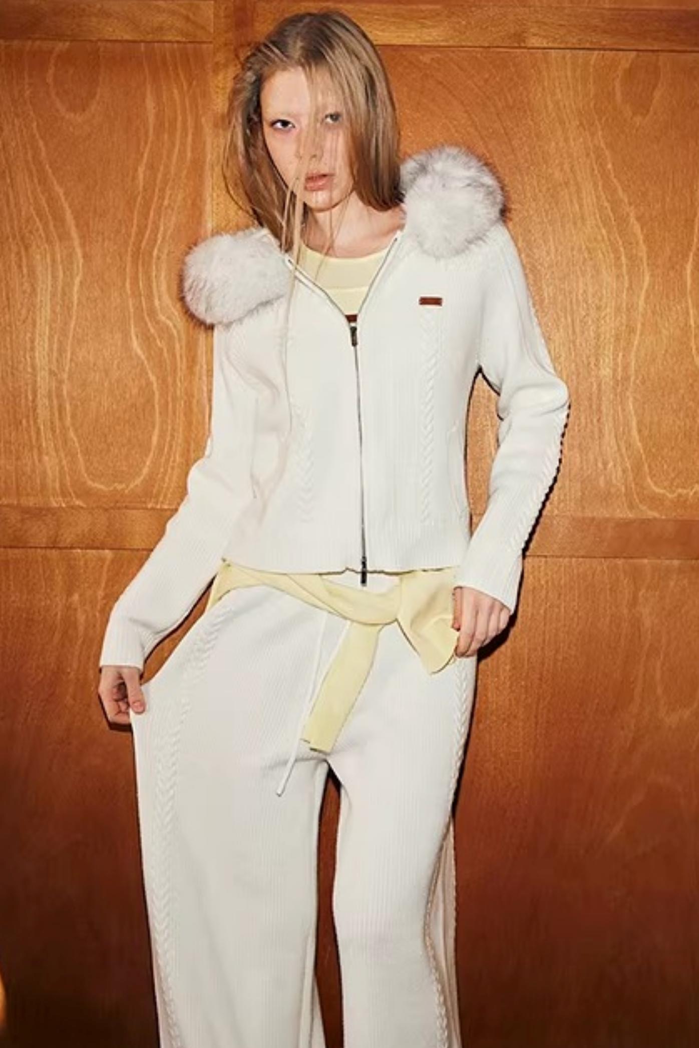 Weißes Strick-Strickjacke-Set mit Kapuze