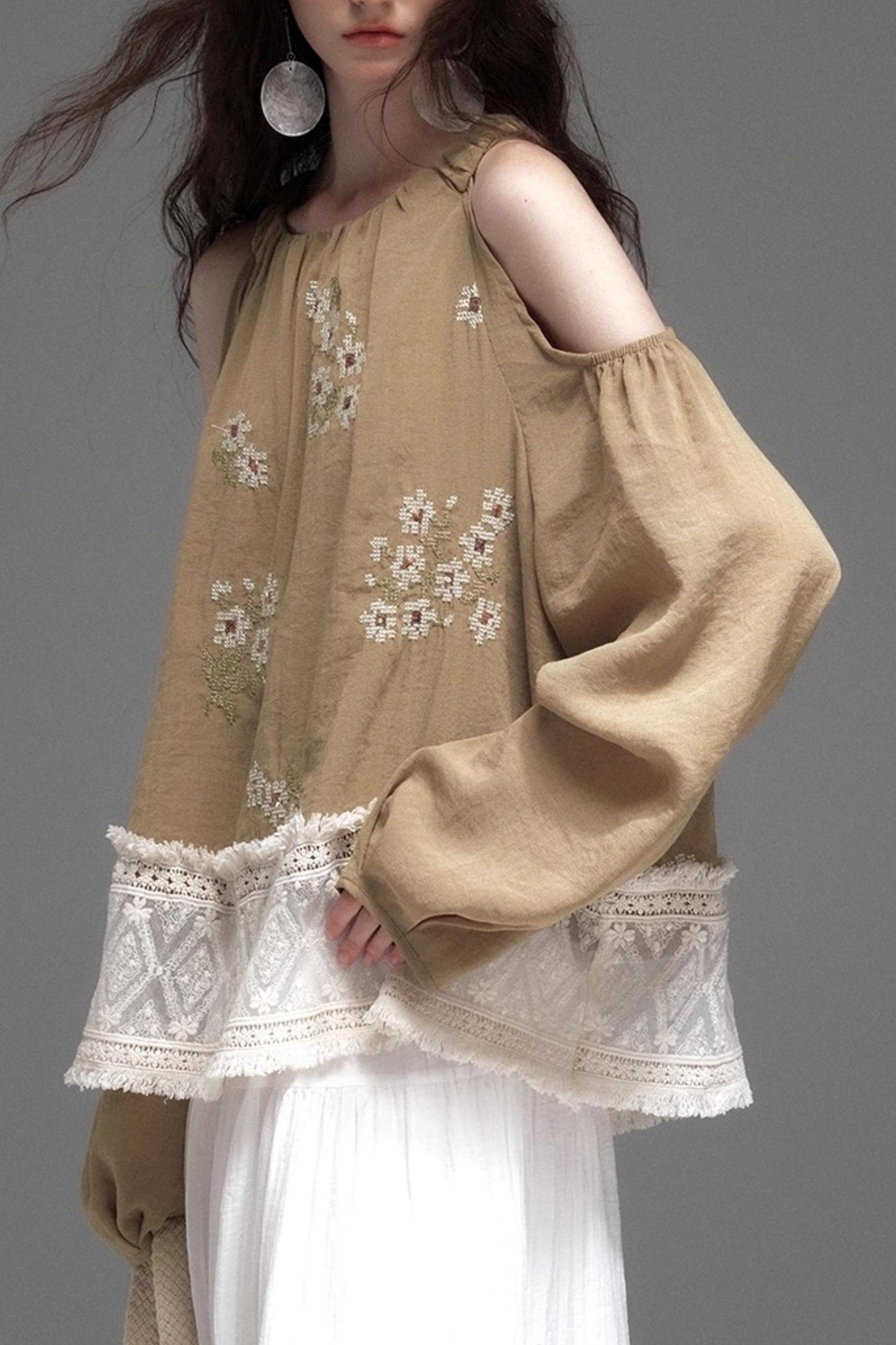 Neoclassical Embroidery Off-the-Shoulder Top