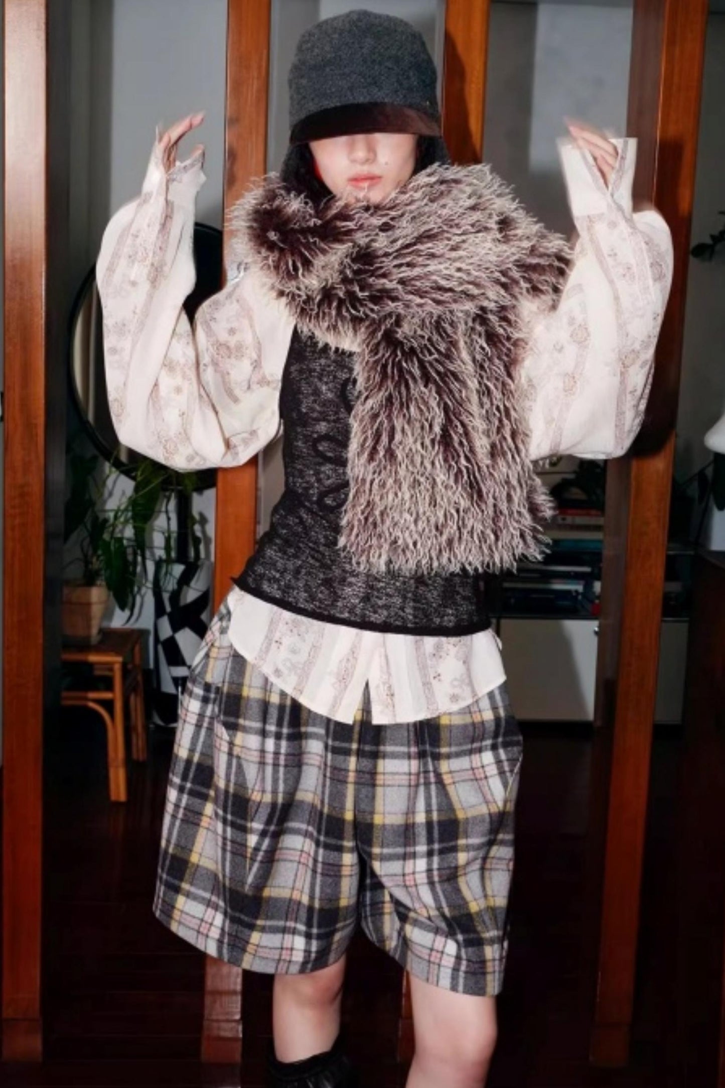 Vintage Lace-up Plush Scarf