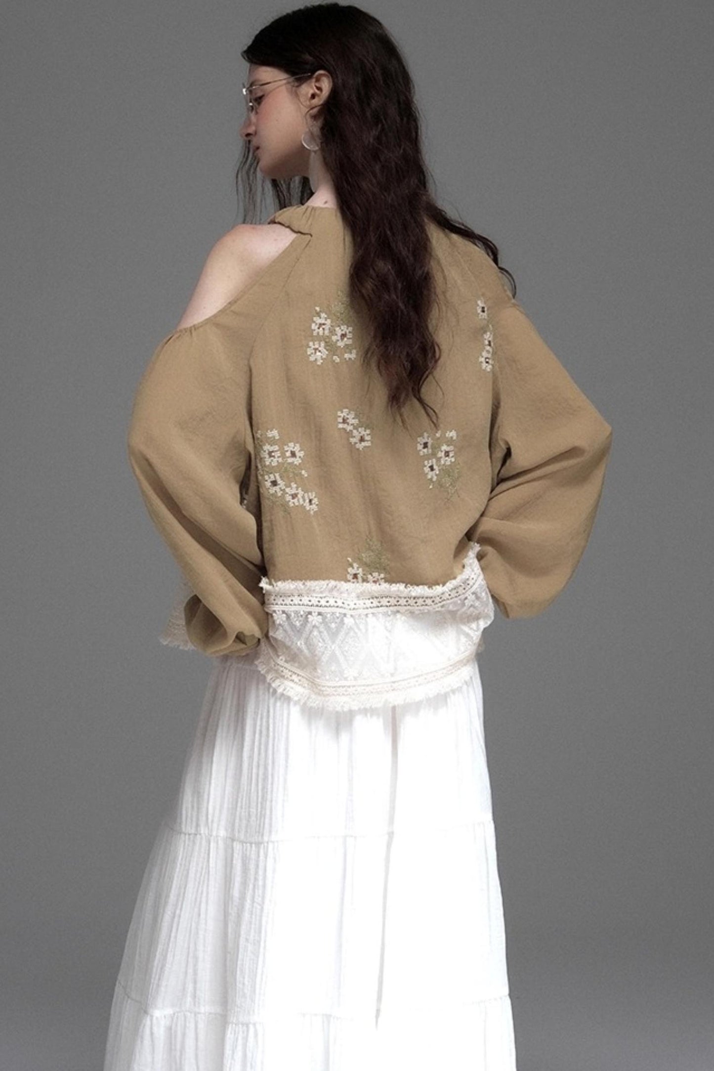 Neoclassical Embroidery Off-the-Shoulder Top