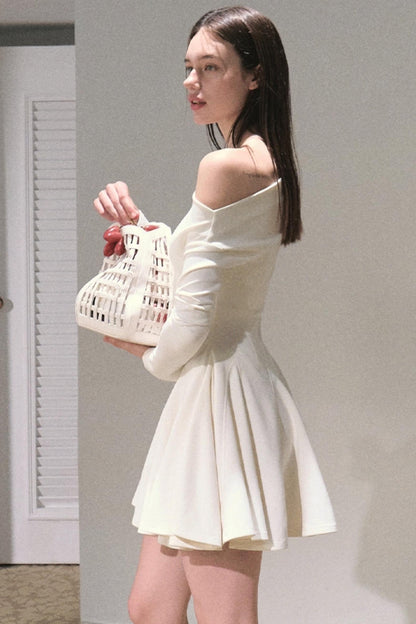 슬랜티드 숄더 자수 허리 드레스