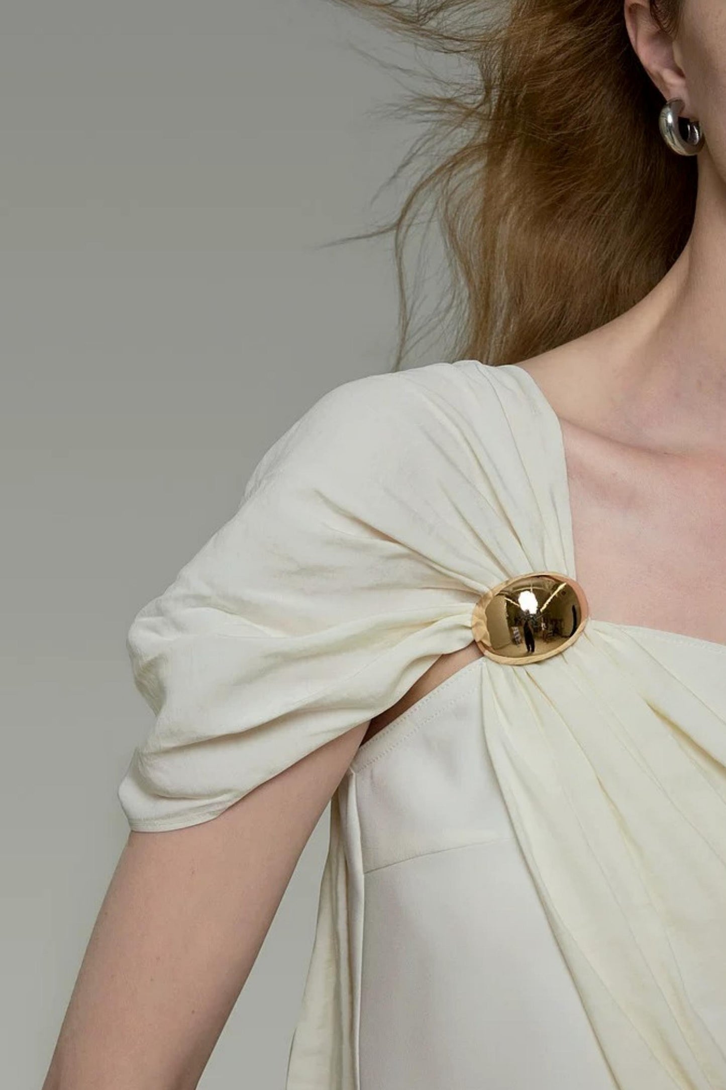 Asymmetrische Weste mit Metallschnalle