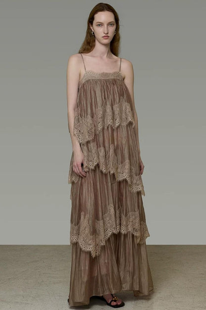 Französisches langes Kleid mit Spitzeneinsätzen