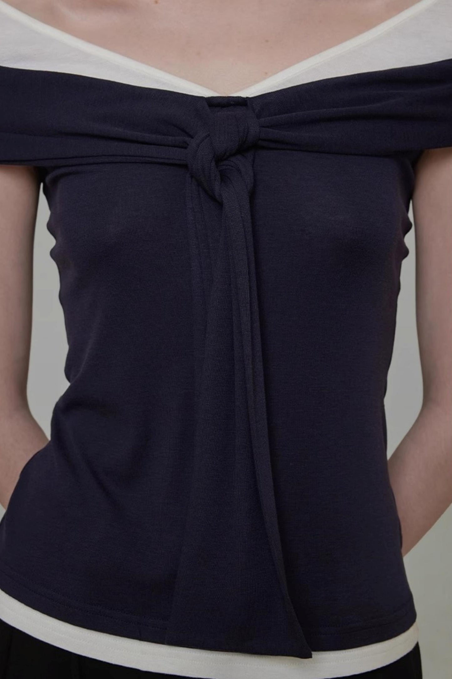 Contrasting One-Shoulder Slimming Top