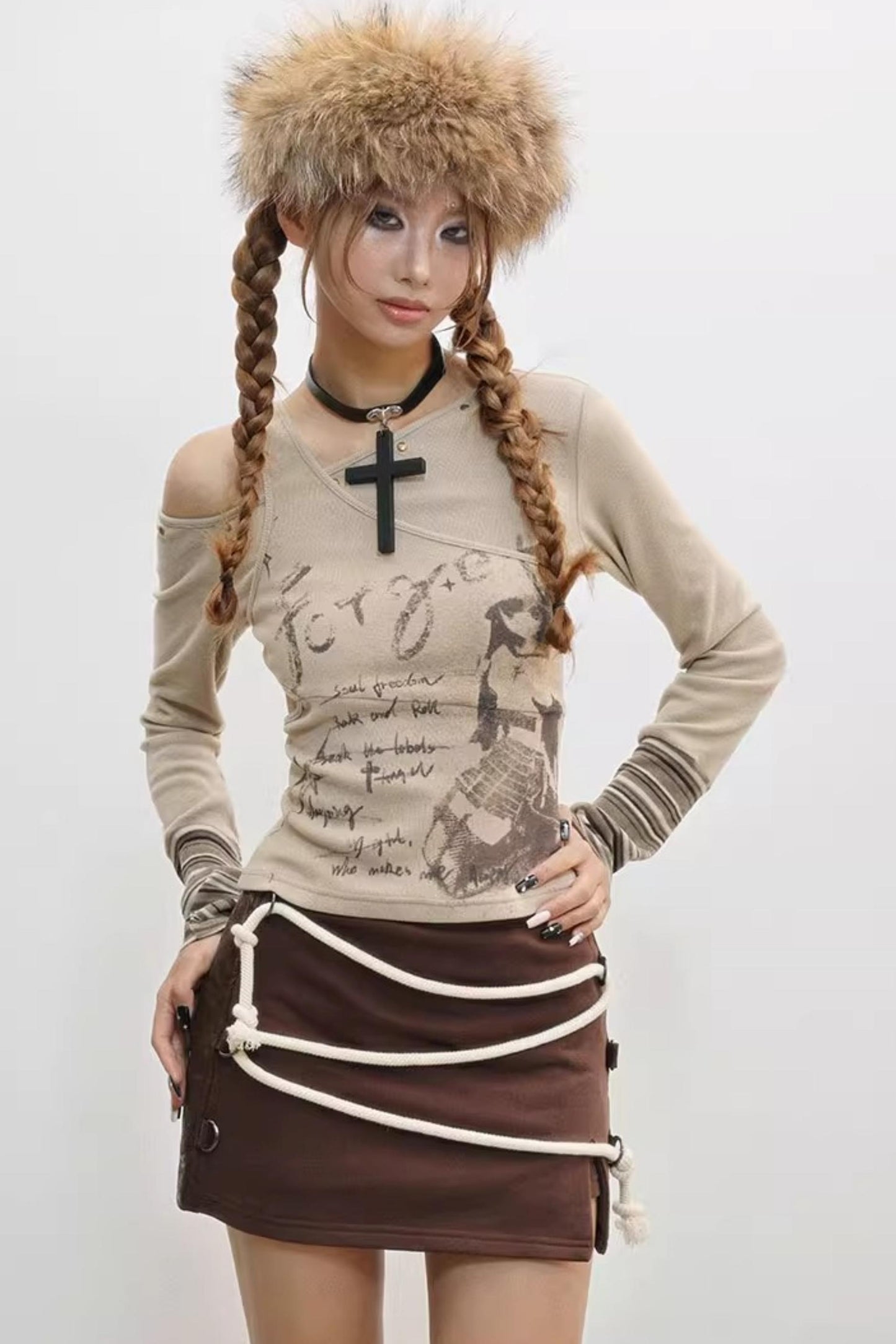 Off-the-Shoulder Patchwork Print Knitted Base Shirt