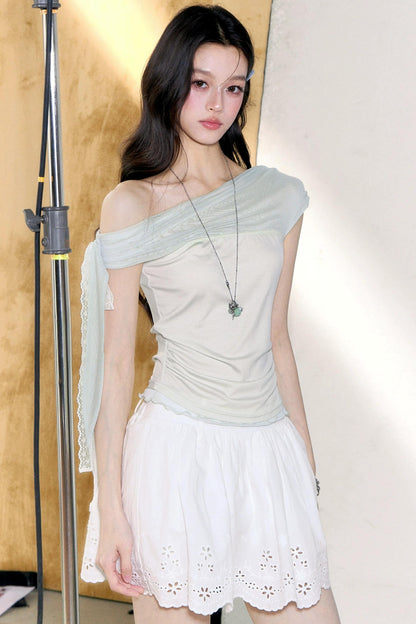 Blusa in pizzo con spalle scoperte color vino ciliegia