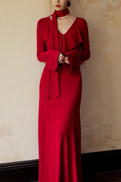 Rot gestricktes Kleid mit Band