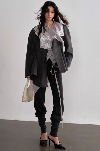 Grau asymmetrischer gestreifter Blazer