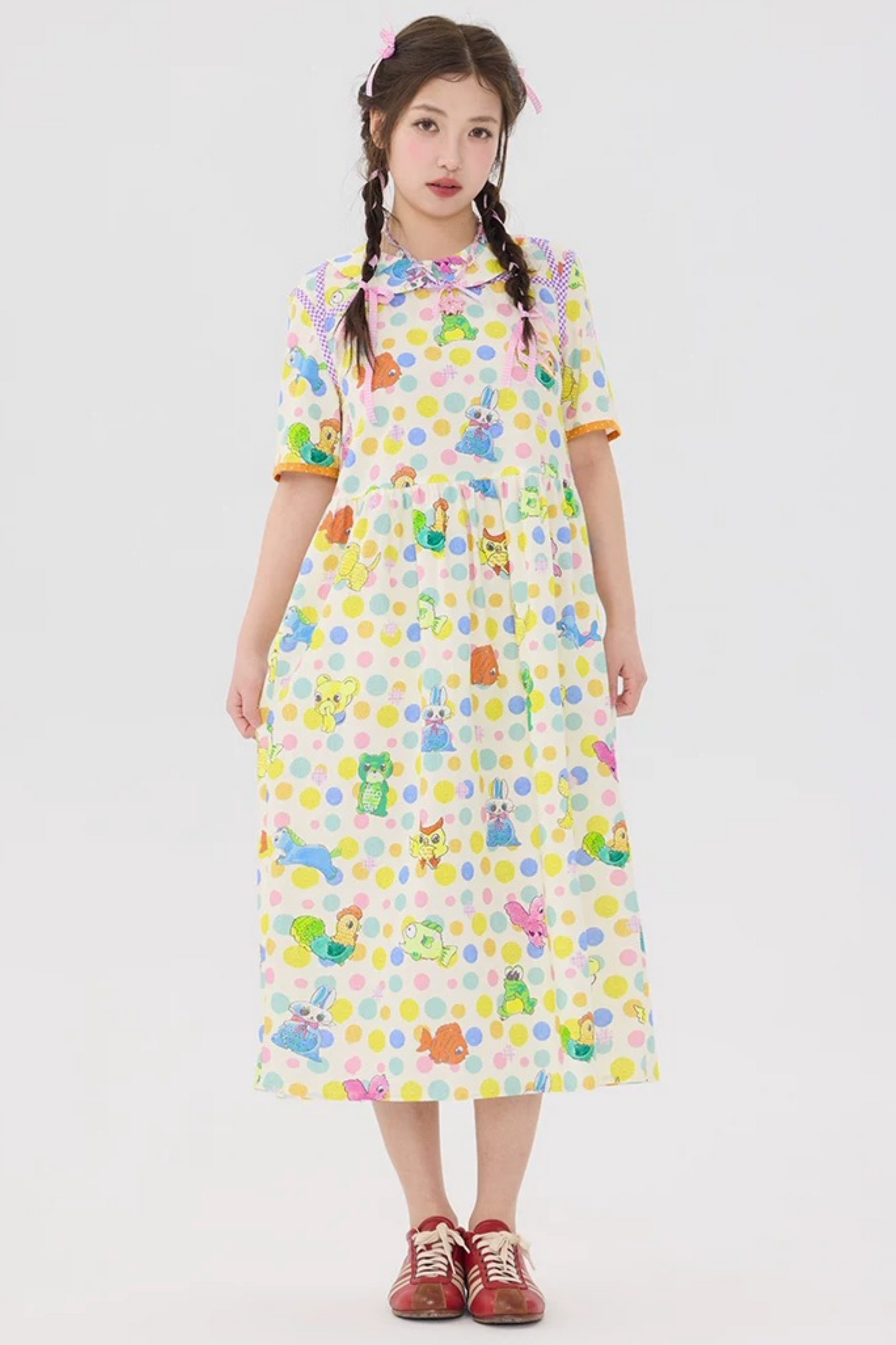 Robe blanc cassé à pois et graffiti