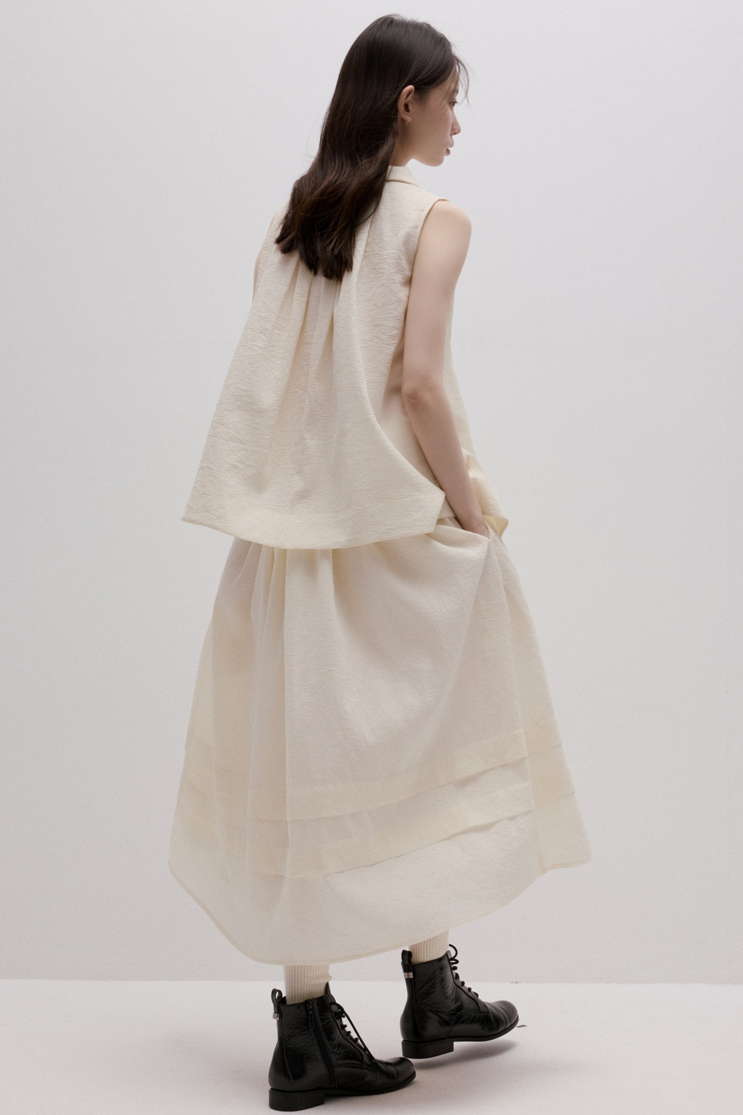 Completo con maglia dalla texture a bolle di mezza estate