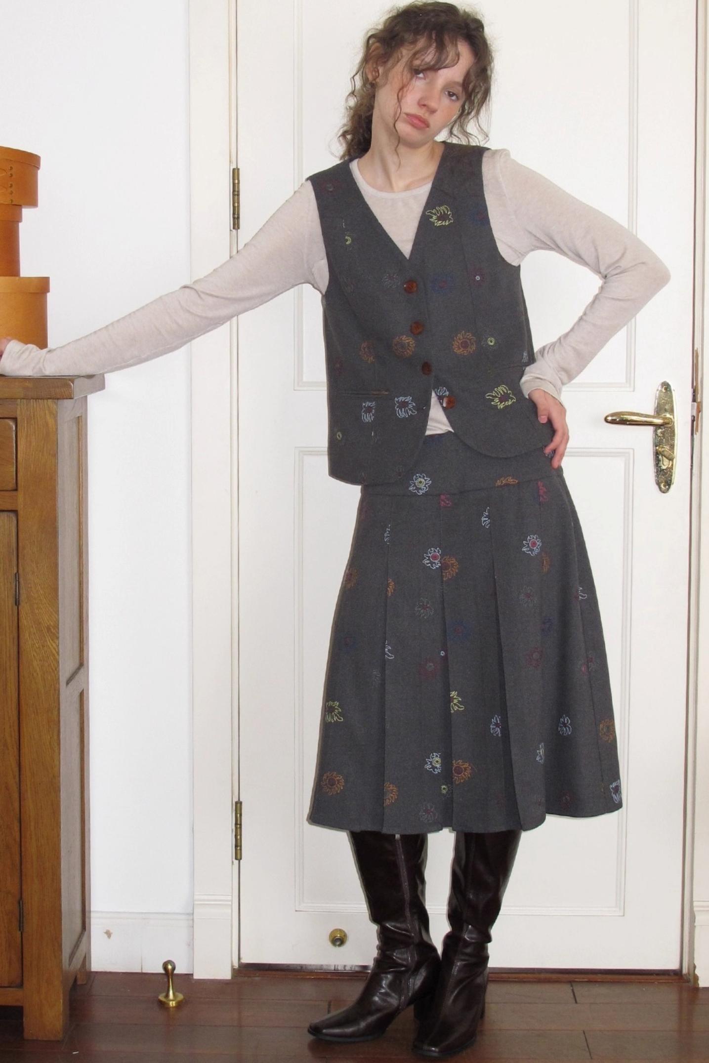 Needle Wool Vest Skirt Set-Up