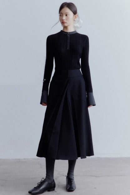 Elegant Black Wool Pleated Skirt