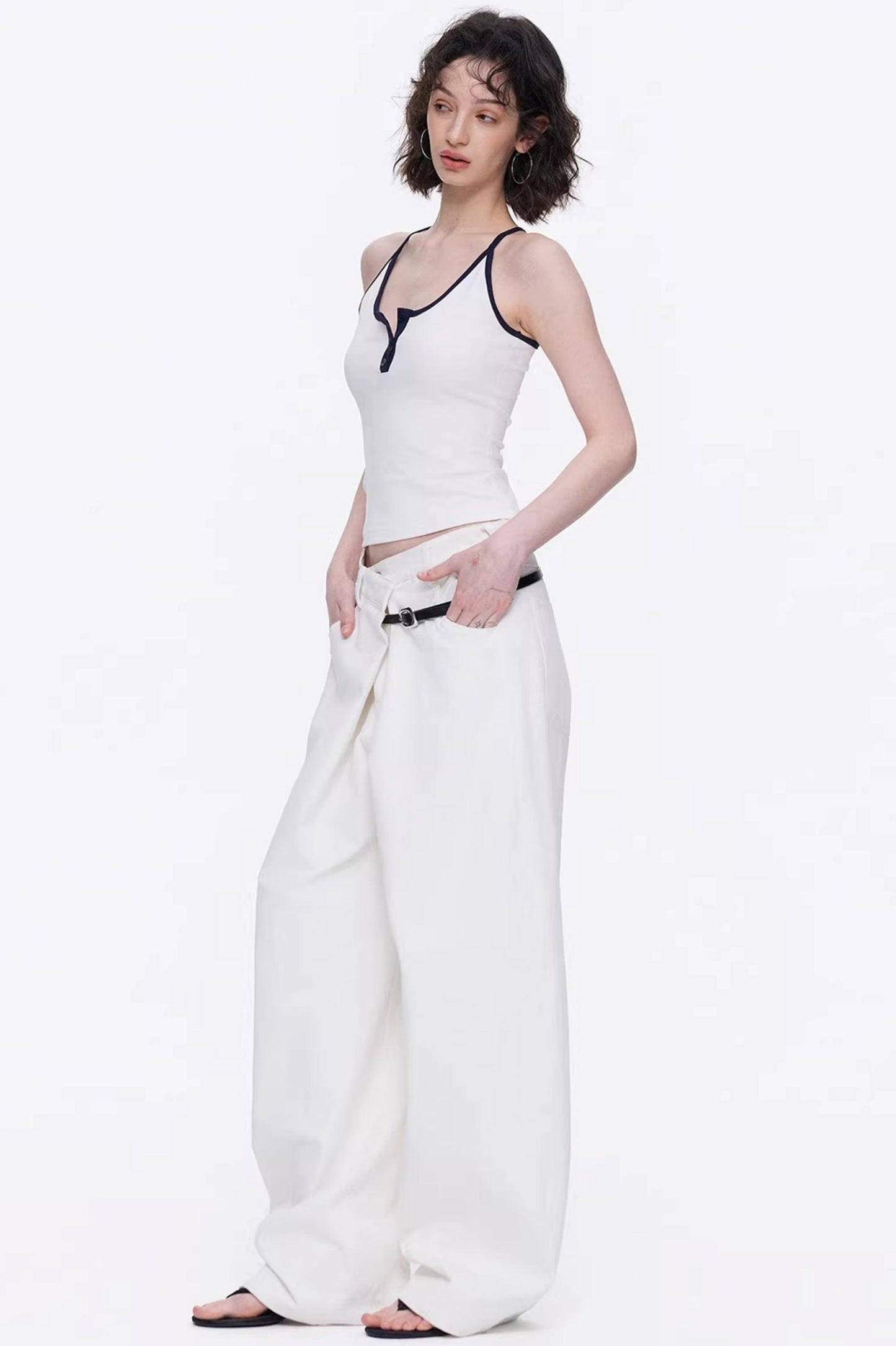 Sporty white color-block vest close-up