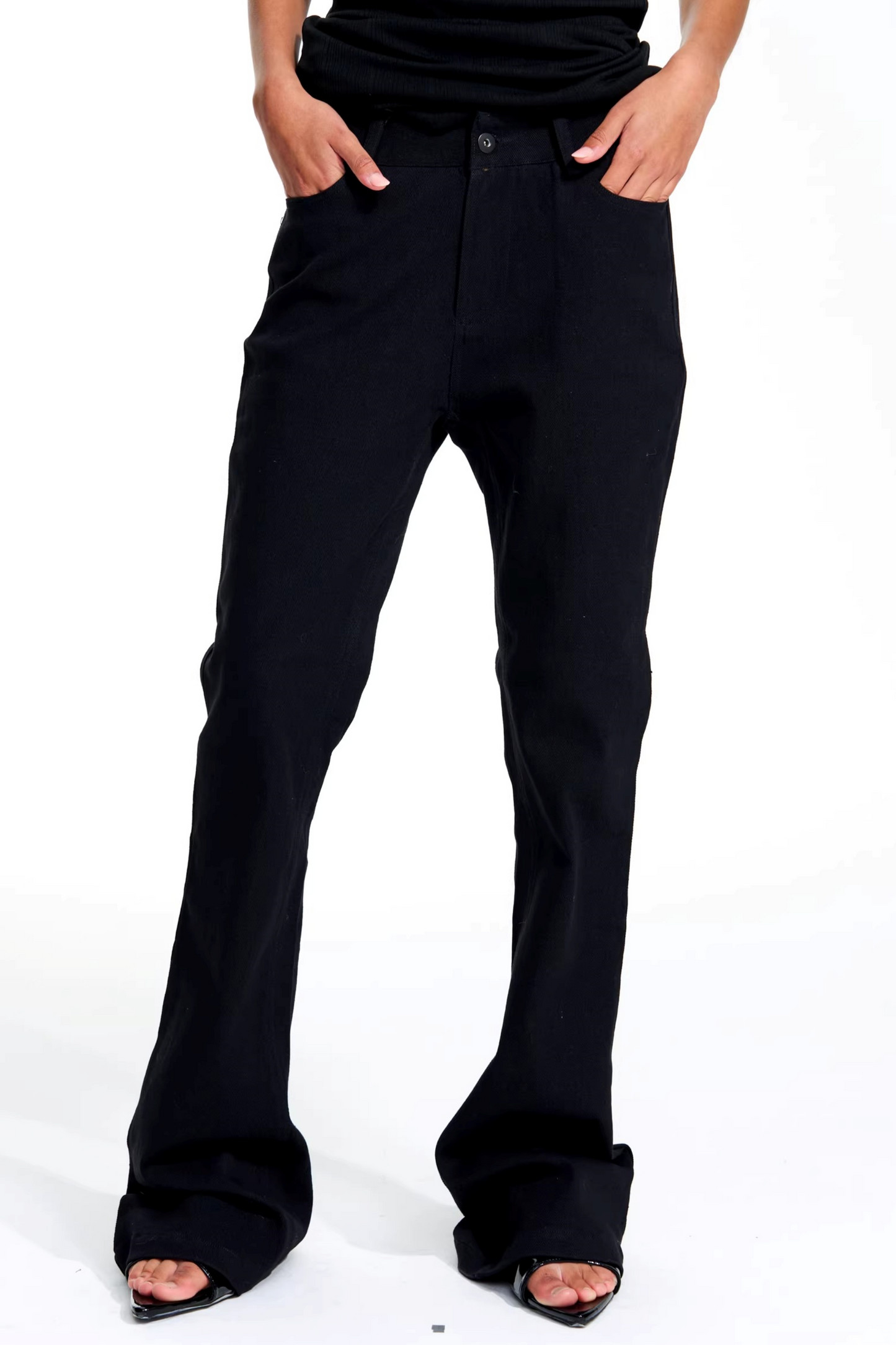 Schwarze, schmal geschnittene Bootcut-Hose