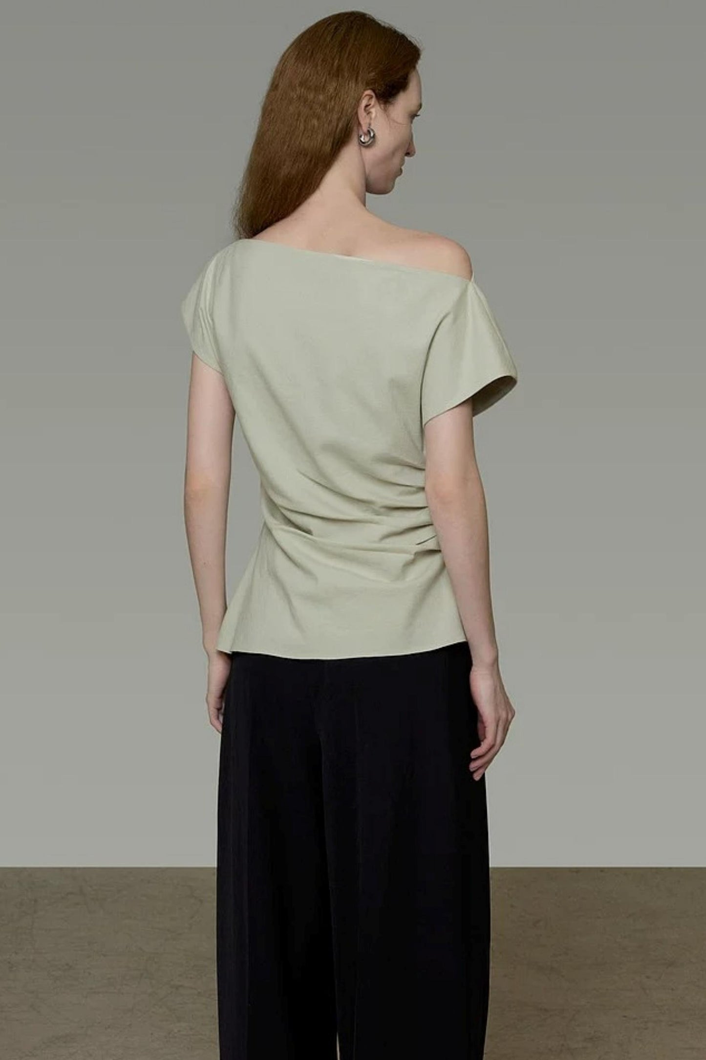 Niche Elegant Off-Shoulder Top
