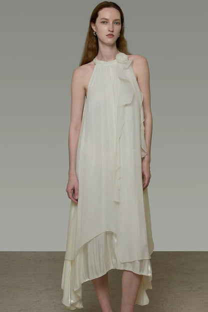 Robe féminine à volants et épaules dénudées