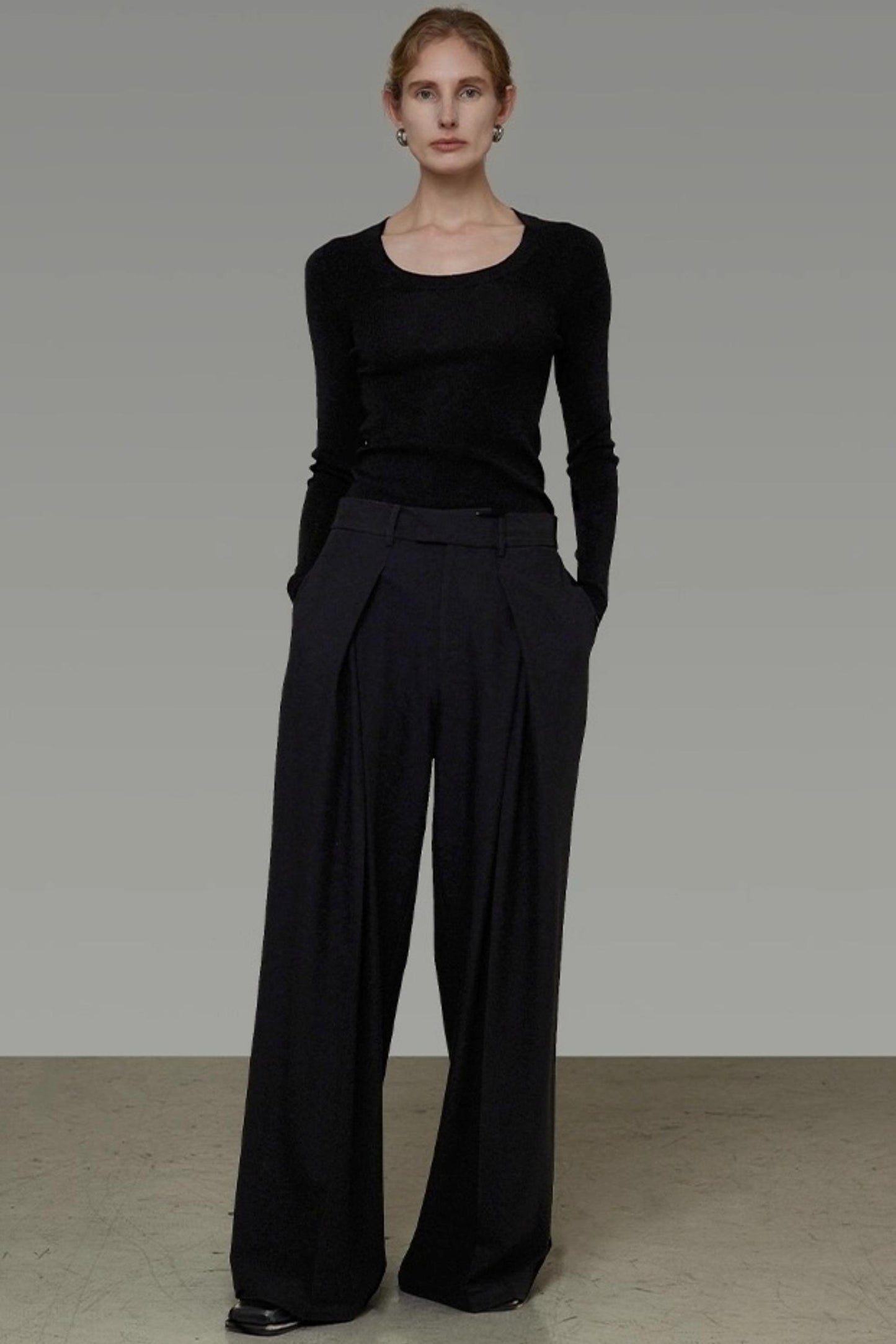 U-Neck Wool Slim Sweater