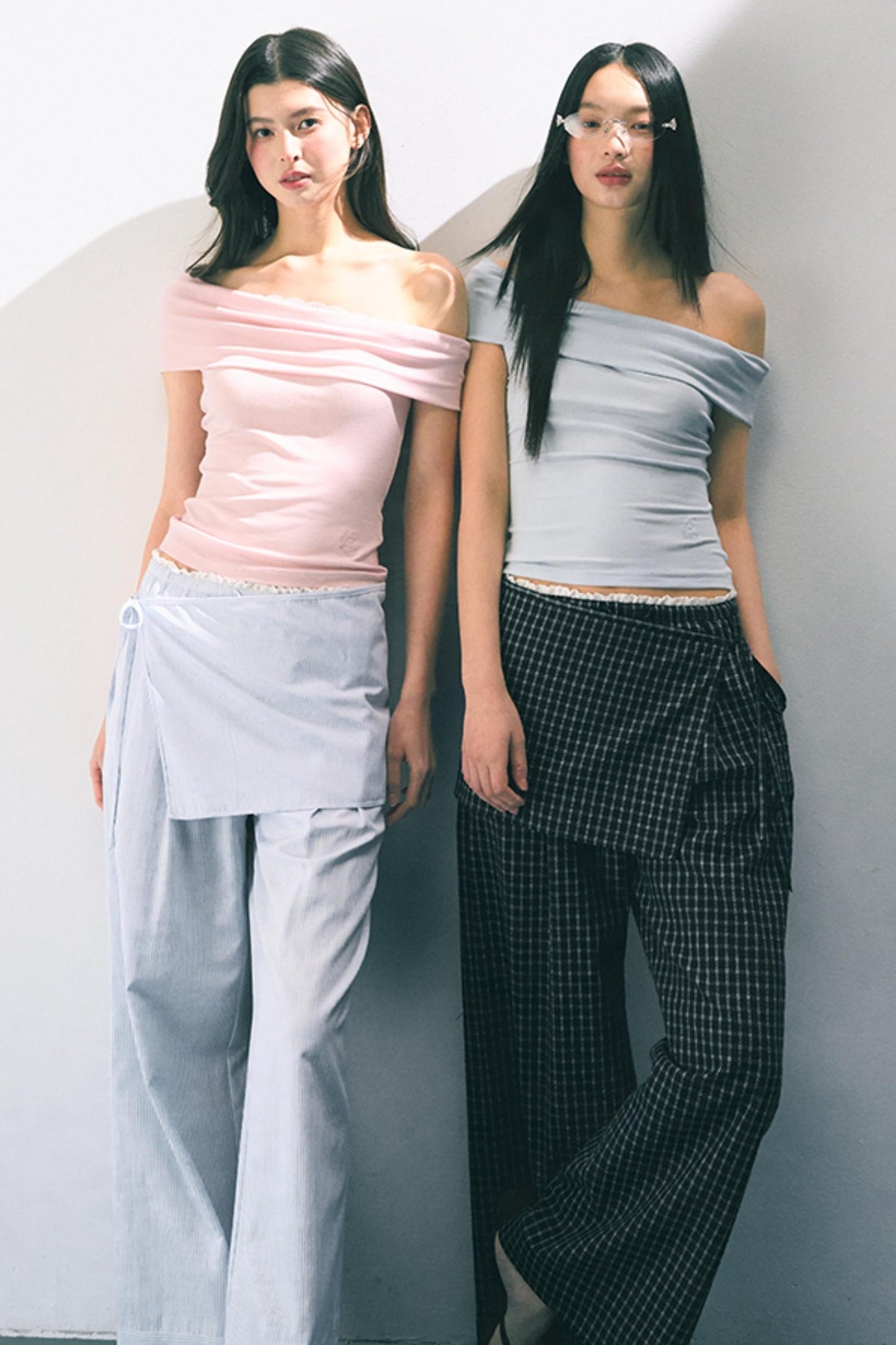 Gentle Design Lace Neckline Top