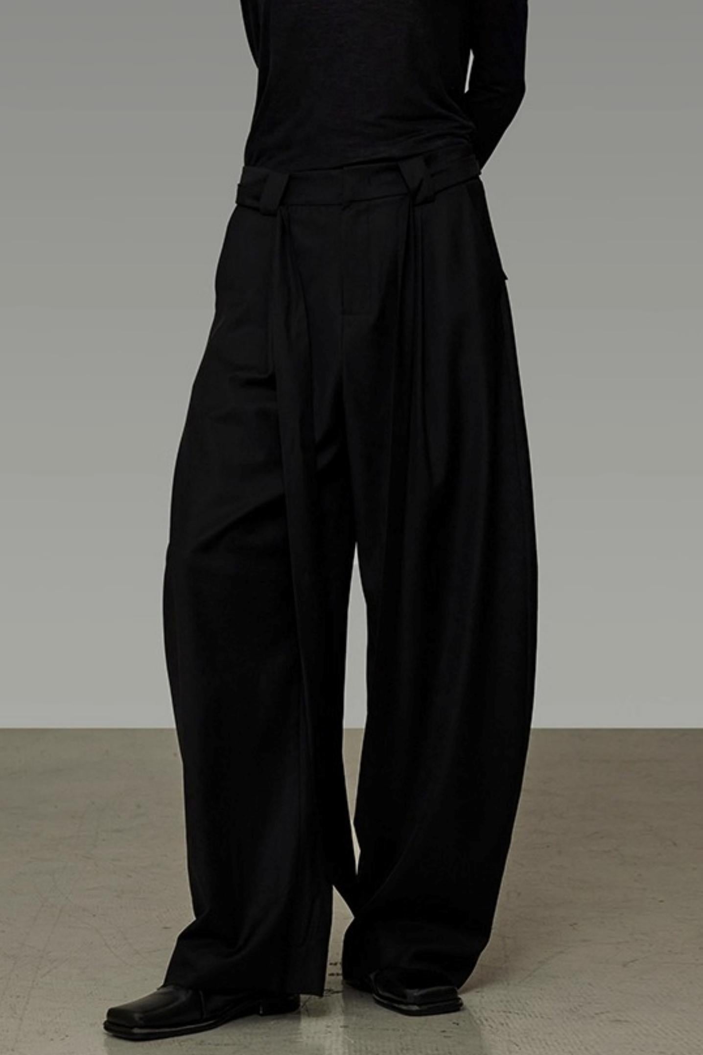 Figurbetonende, fallende Hose mit weitem Bein für den Herbst