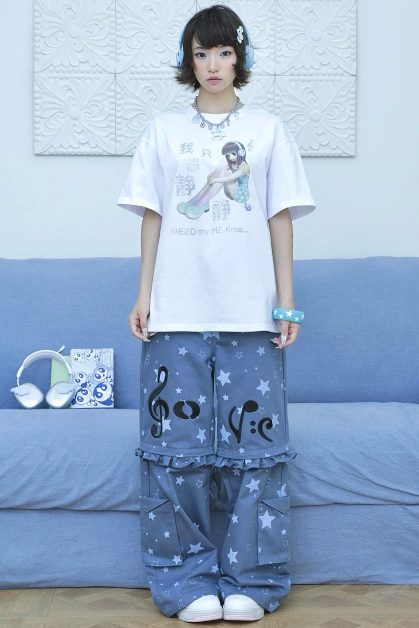 Weißes T-Shirt mit Glitzer-Schrift