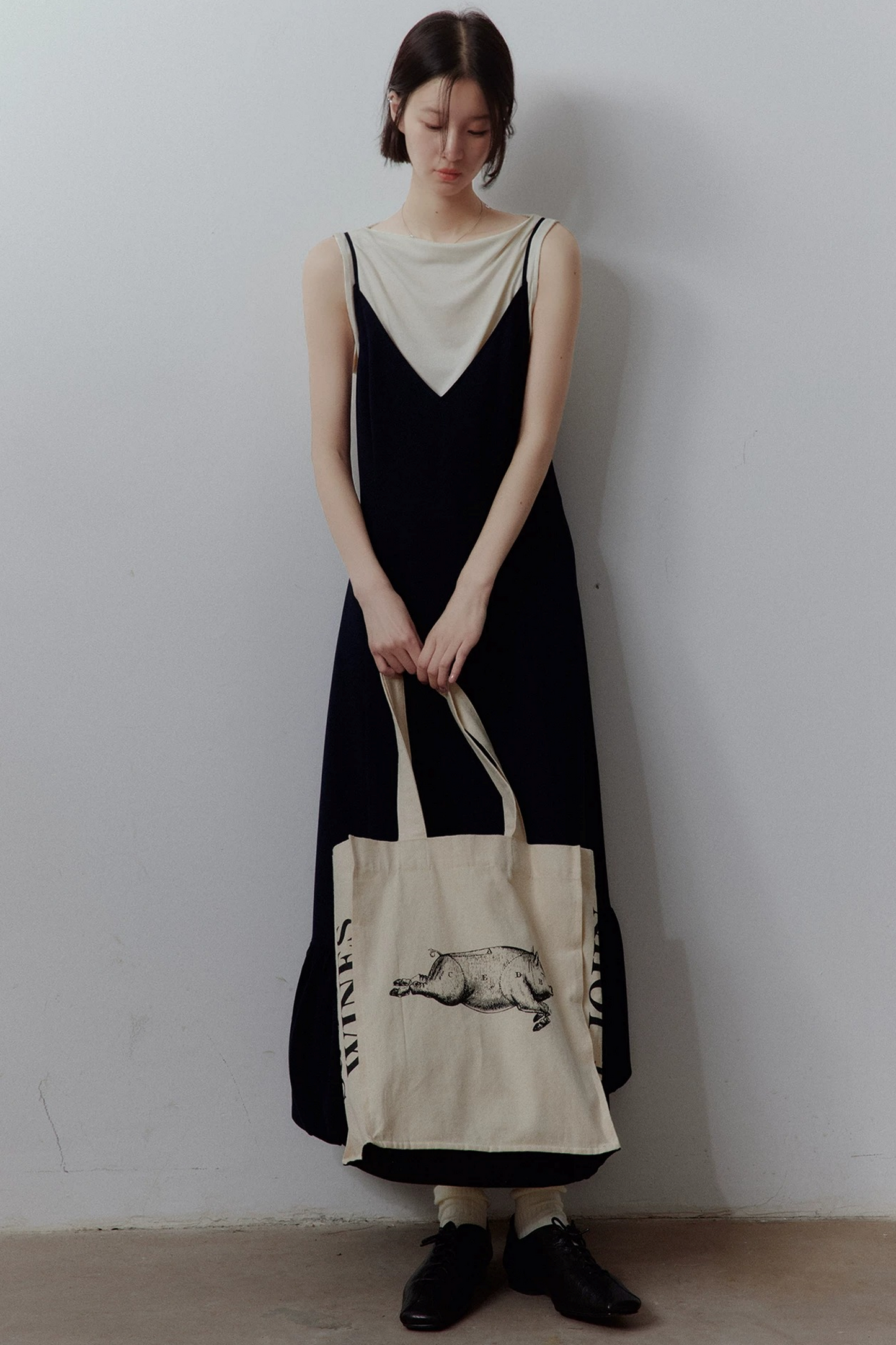 Blumenkleid in ruhigem Blau