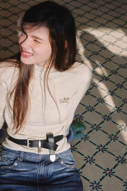 Letter Embroidery Turtleneck Knitwear