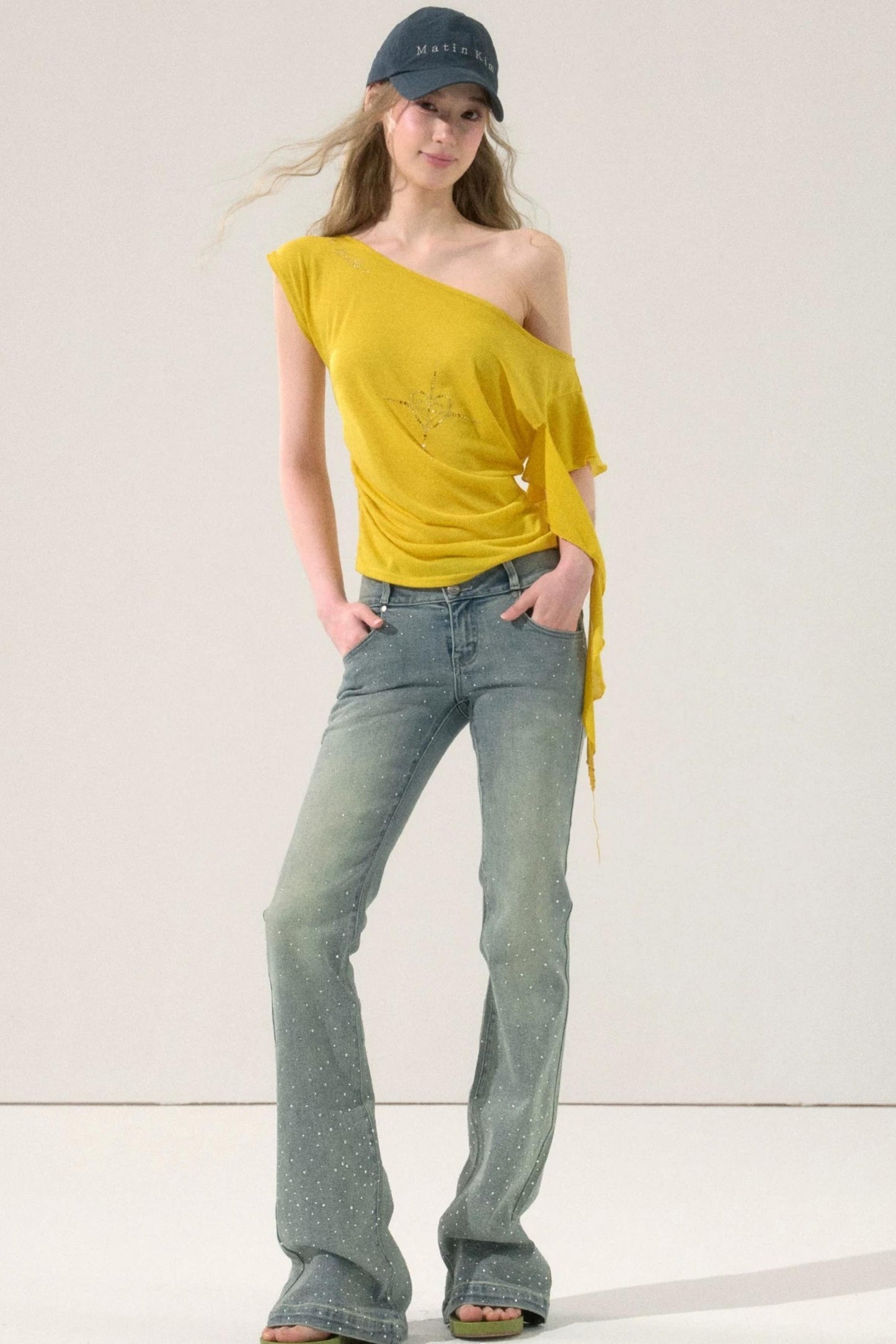 Ausgestellte Denimhose mit Strass