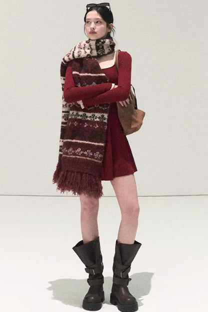Gestreiftes Kleid mit Ballettkragen