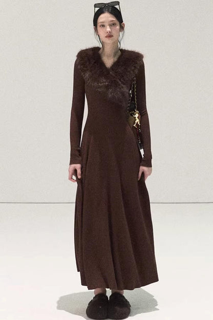 Gestreiftes Kleid mit Ballettkragen