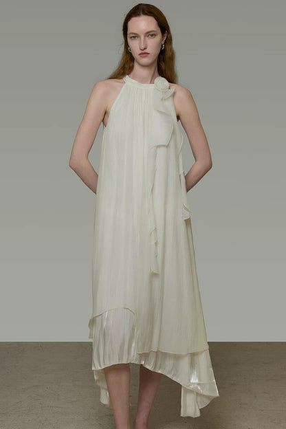 Robe féminine à volants et épaules dénudées
