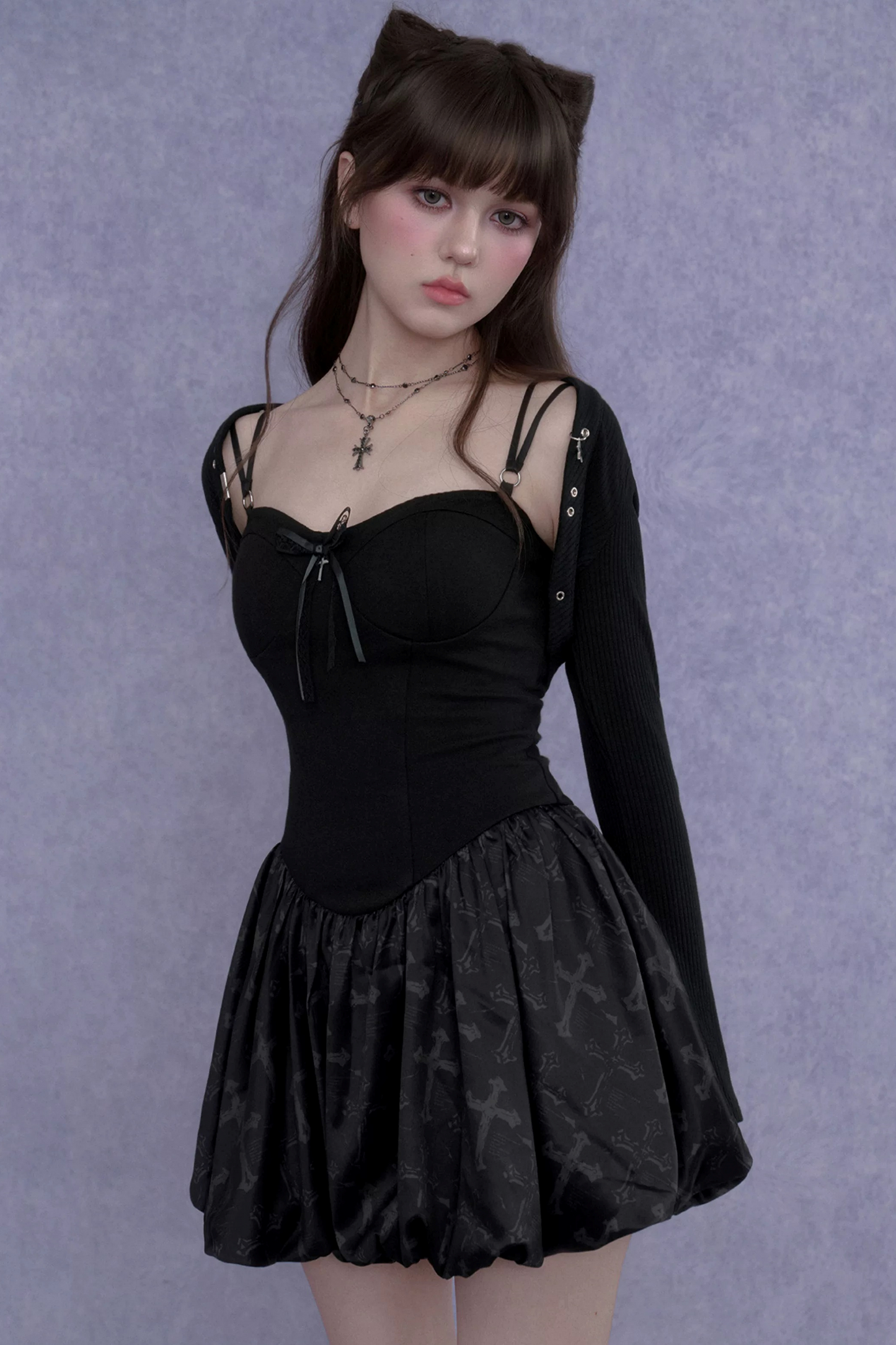Kühler Spirit – überkreuztes florales Kleid-Set