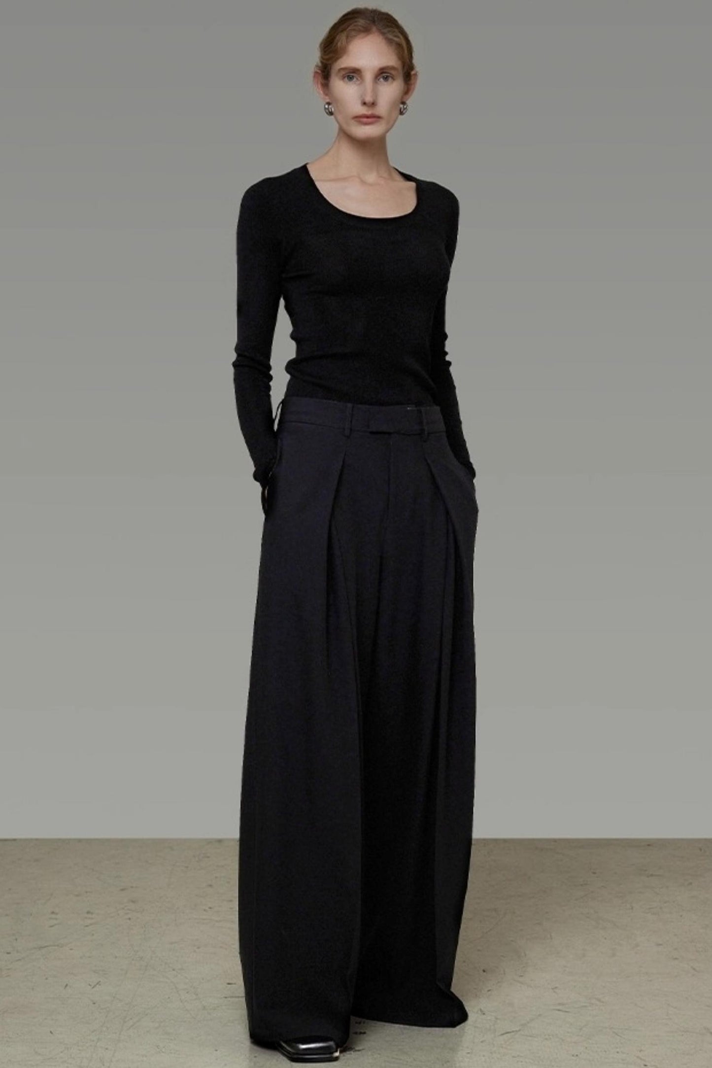 U-Neck Wool Slim Sweater