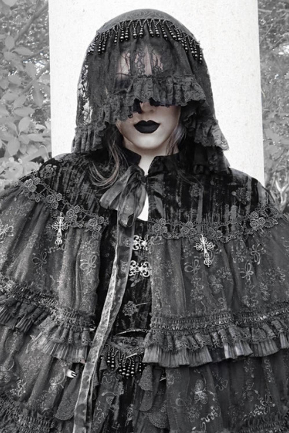 Classical Gothic Lace Veil Headpiece