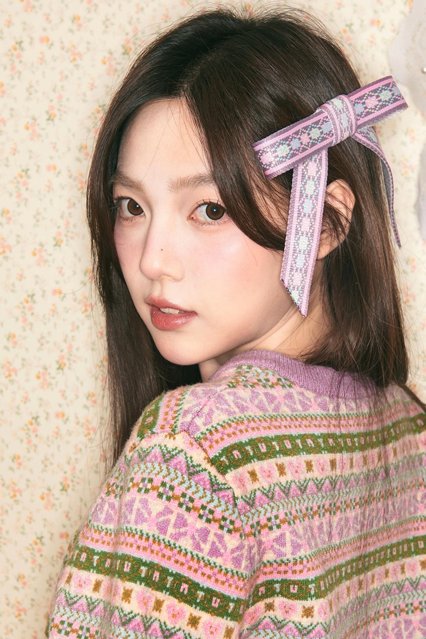 Two Color Bow Geometric Pattern Hairpin