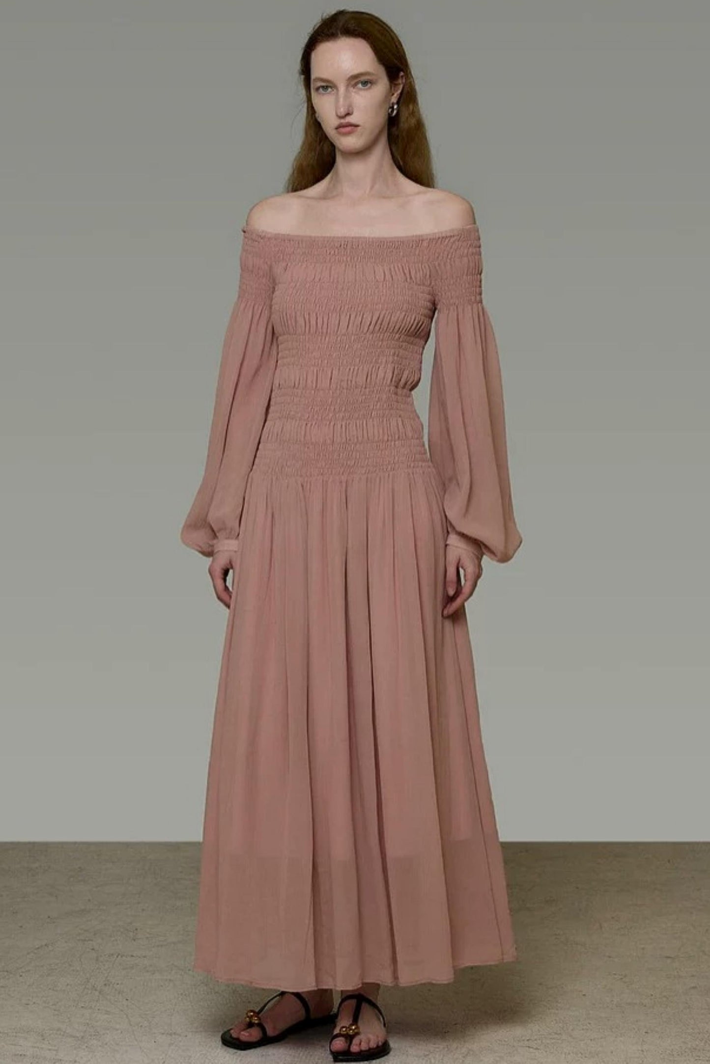 Französisches One-Shoulder-Kleid