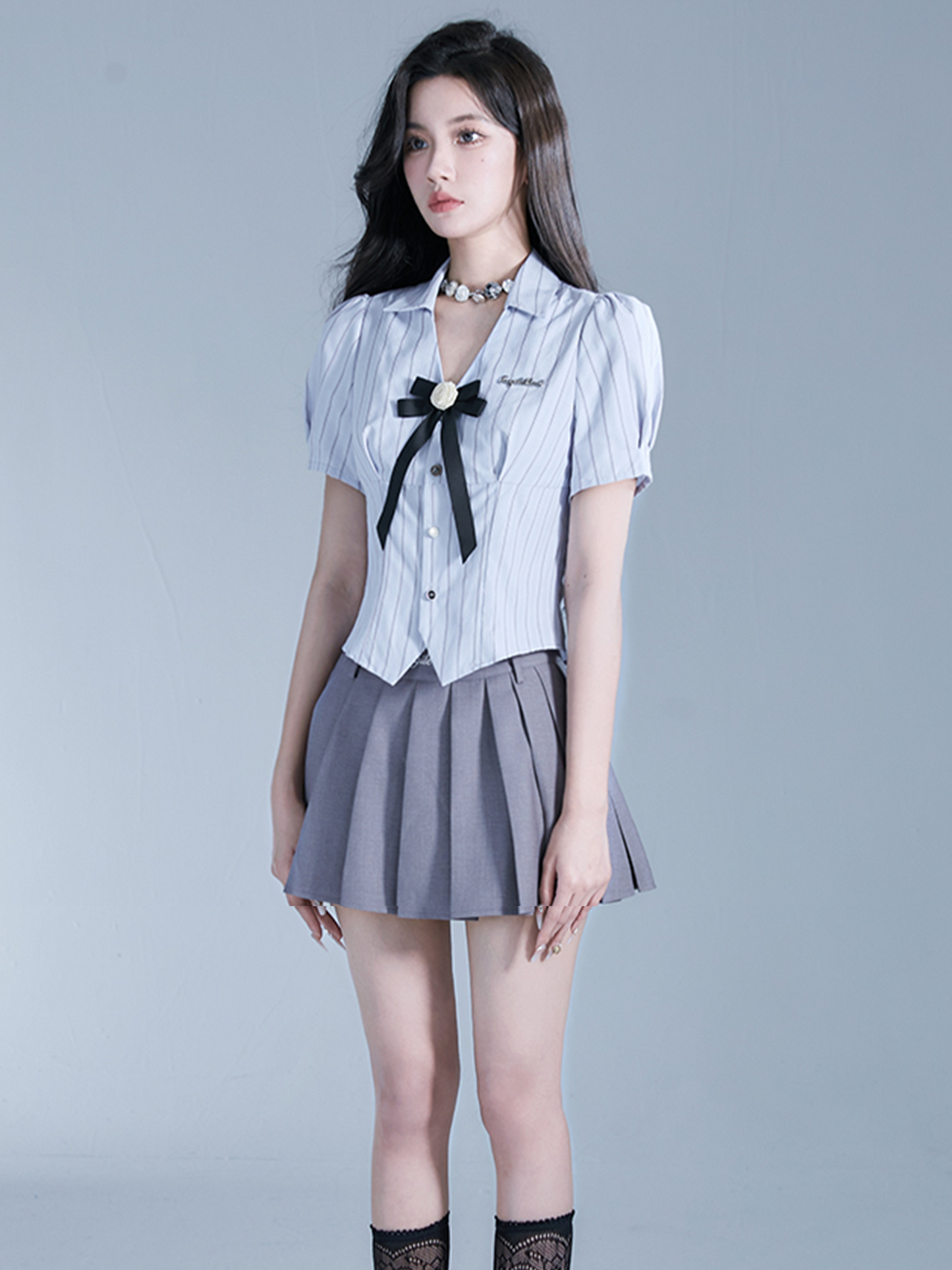 White Rose Motif Puff Sleeve Striped Blouse Pleated Short Skirt