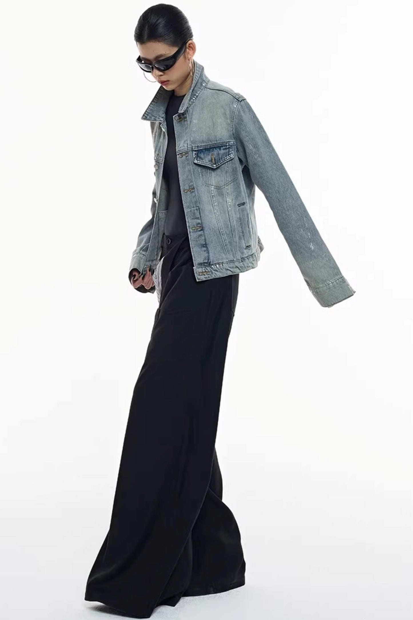 Handgefertigte Jeansjacke mit Silberverzierung