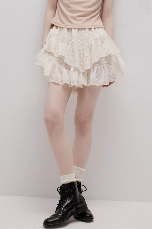 Pear White Daisy Embossed Skirt Pants