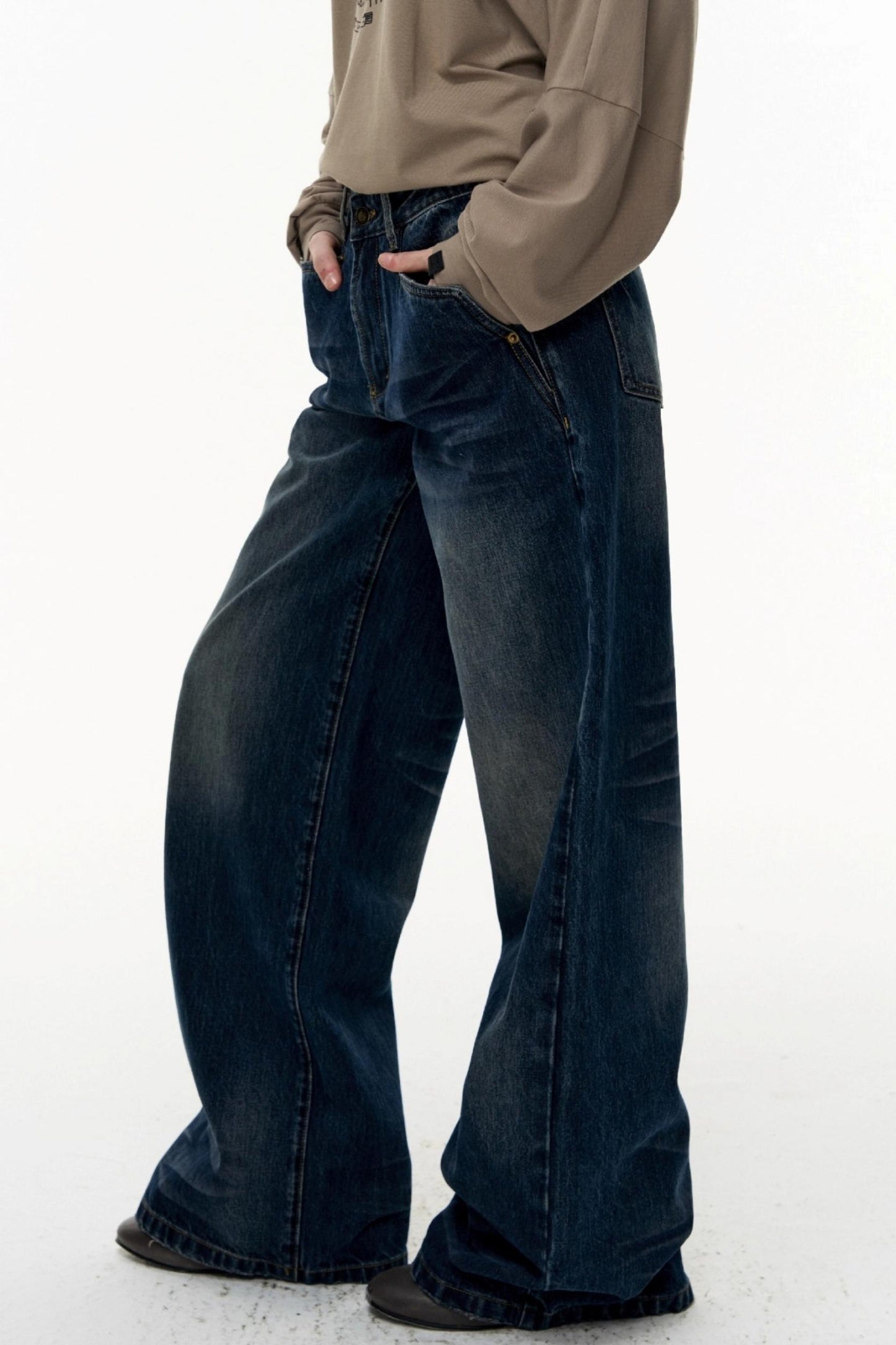 Loose Straight Wide-Leg Scimitar Jeans