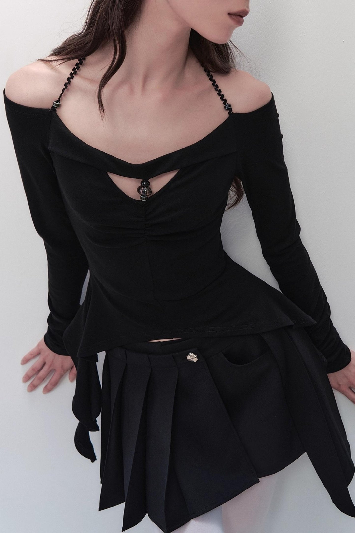 Dreams Weaving Thin One-Shoulder V-Neck T-Shirt