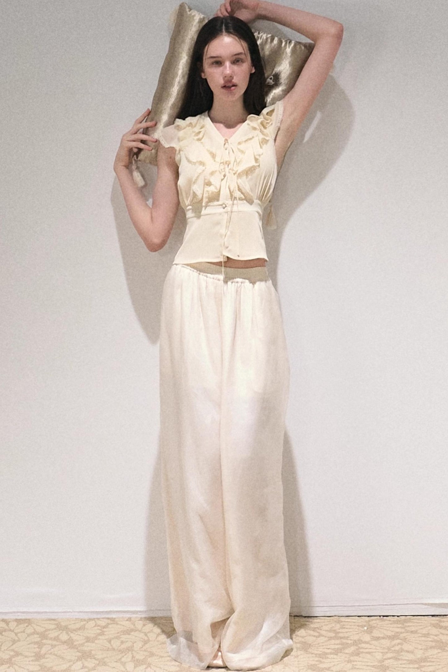 Heavy Lotus Leaf Lace Sleeveless Top