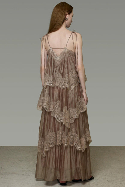 Französisches langes Kleid mit Spitzeneinsätzen