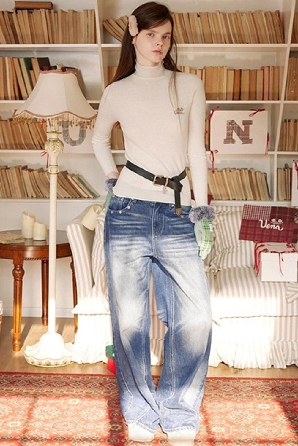 Letter Embroidery Turtleneck Knitwear