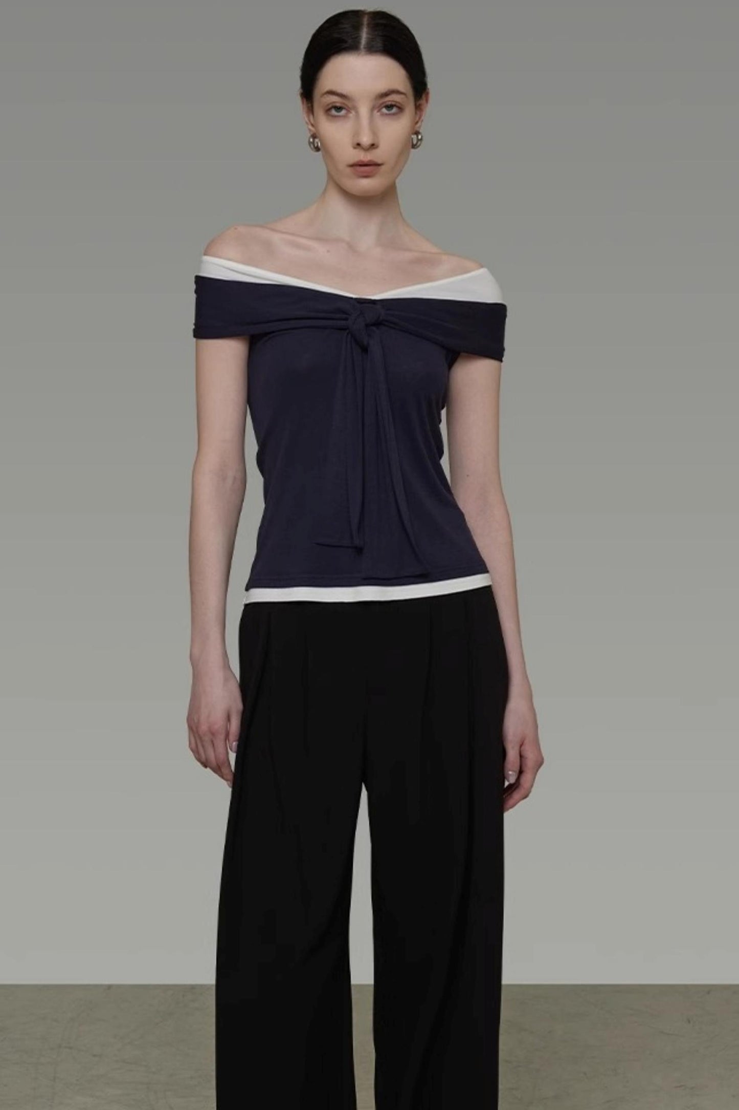 Contrasting One-Shoulder Slimming Top