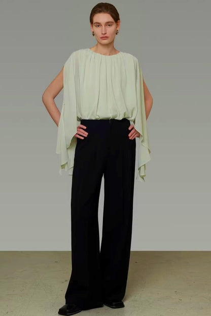 Rundhalsbluse mit Flatterärmeln