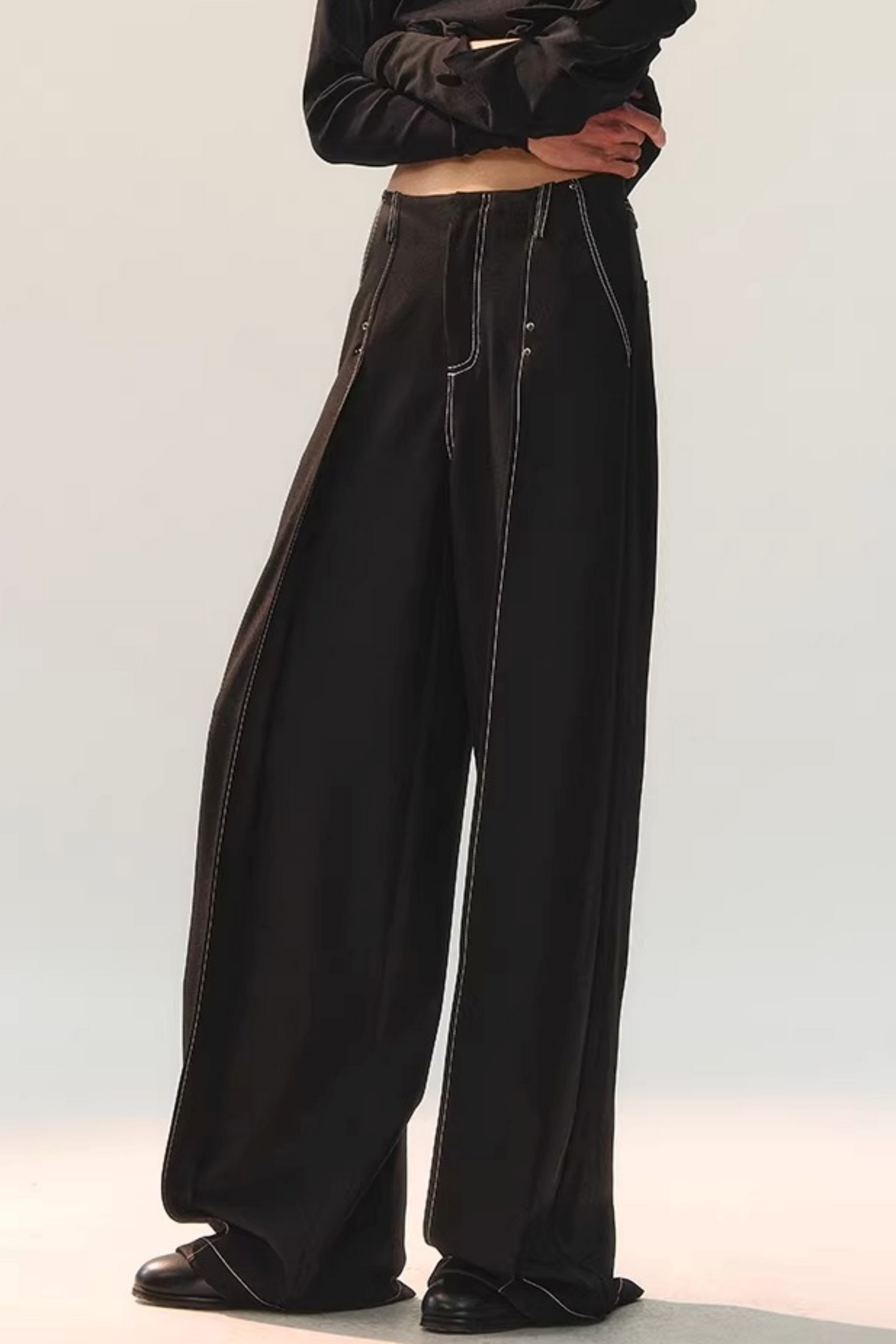 Doppelt plissierte Hose mit weitem Bein